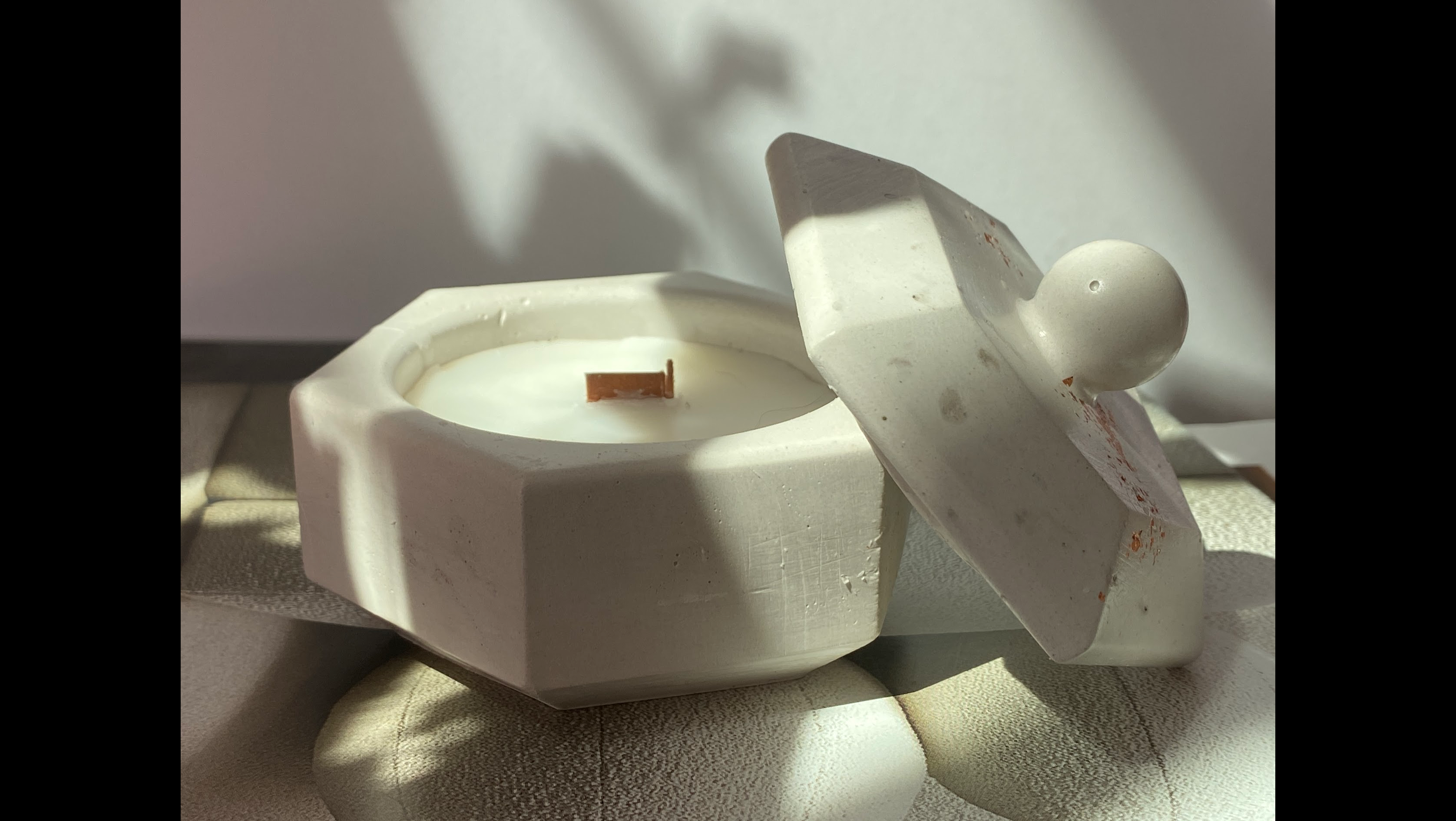 GEOMETRIC CEMENT VESSEL ALL NATURAL CANDLE WITH WOOD LID