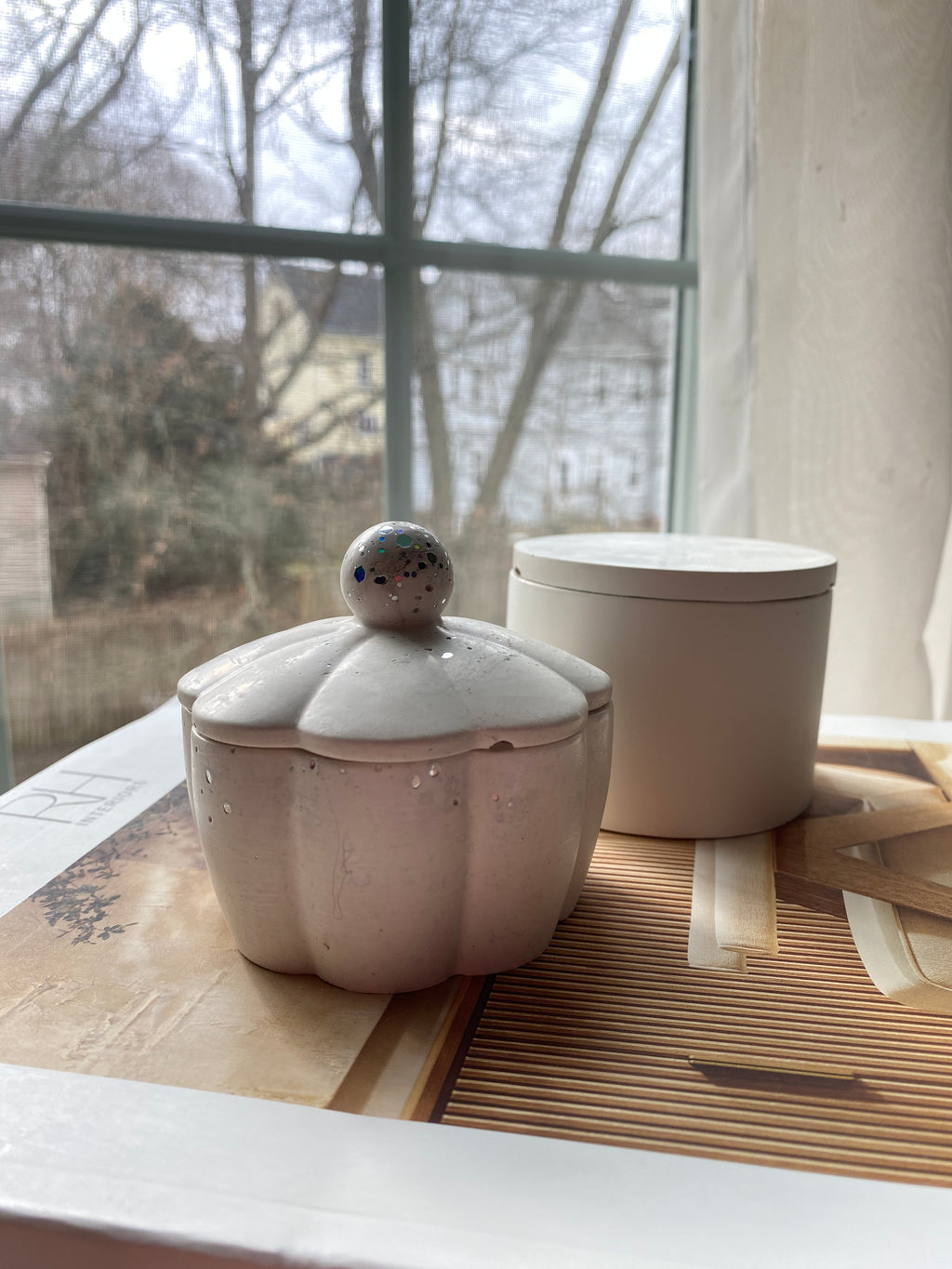 MINI FLOWER CEMENT VESSEL ALL NATURAL CANDLE WITH WOOD LID